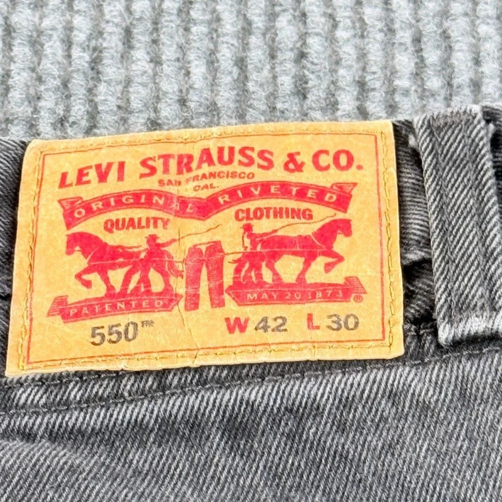 Levis 550 Relaxed Fit Jeans Mens 42x30 Faded Black Charcoal Denim 00550-0260